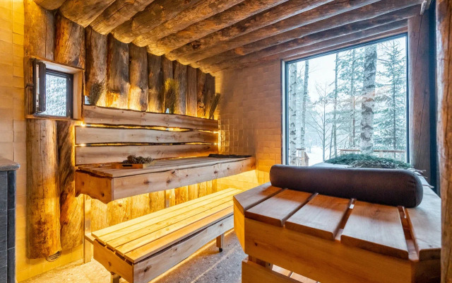 We Lodge Hotel