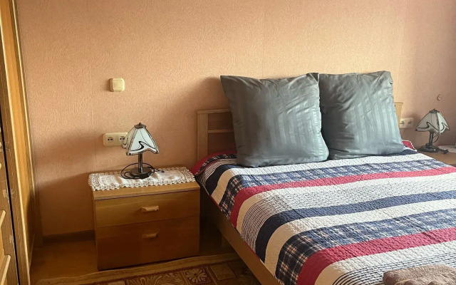 Na Kizhevatova 3-Bedroom Flat