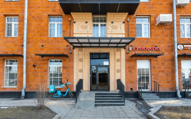 Komfortabelnie U Metro Okruzhnaya Apartments