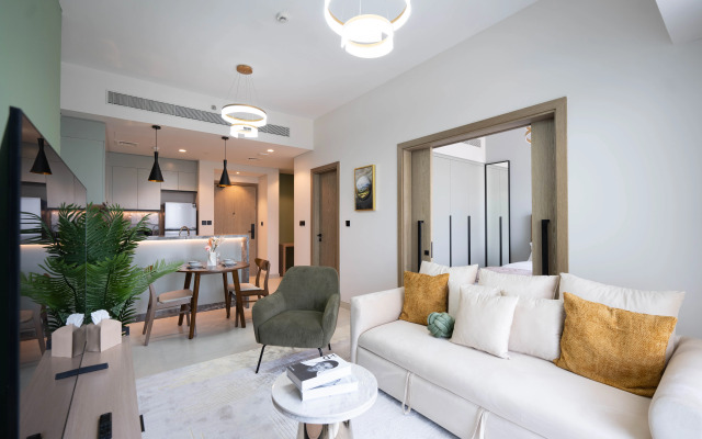 Апартаменты KeyRock Golf Gate | Stylish Retreat + Pool & Gym