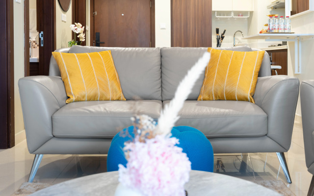 Keyrock Chic 2BR Escape Pool & Lake View Apartments