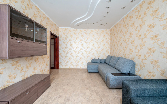 Квартира просторная двухкомнатная на Моисеенко