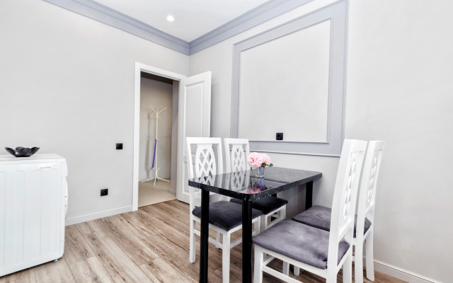 Stilnaya Uyutnaya Kvartira v Tsentre Flat