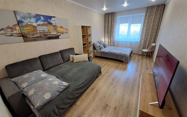 V Novom Dome U Verkhnego Ozera I Muzeya Yantarya Flat