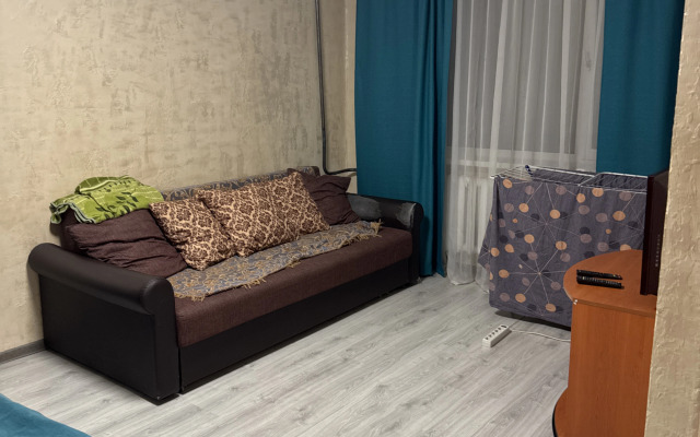 Na 1m Etazhe Zhdet Gostey Apartments