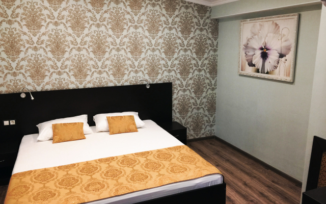 Отель Людмила