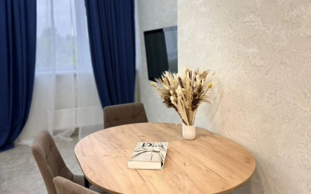 Na Ulitse Druzhby 28/7 Flat