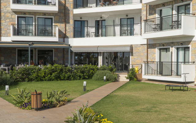 Acroter Hotel & Spa