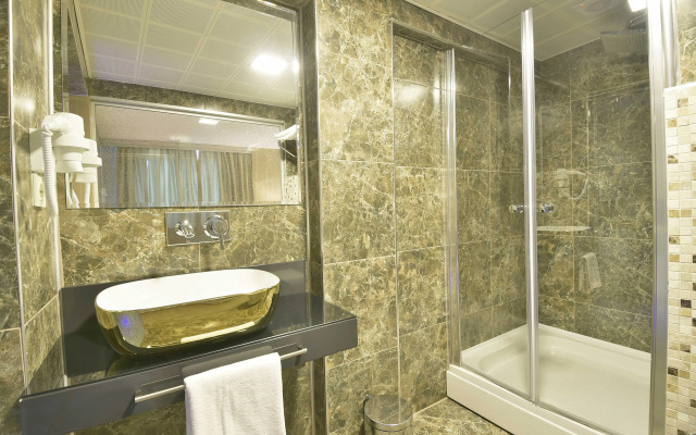 Adamel City Hotel