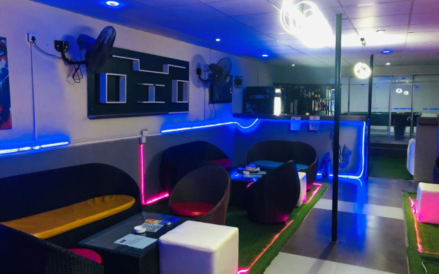 Отель Glandov Suites