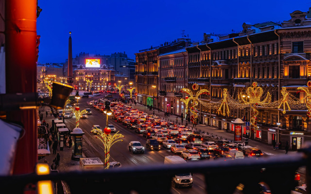 Квартира с балконом на Невском проспекте