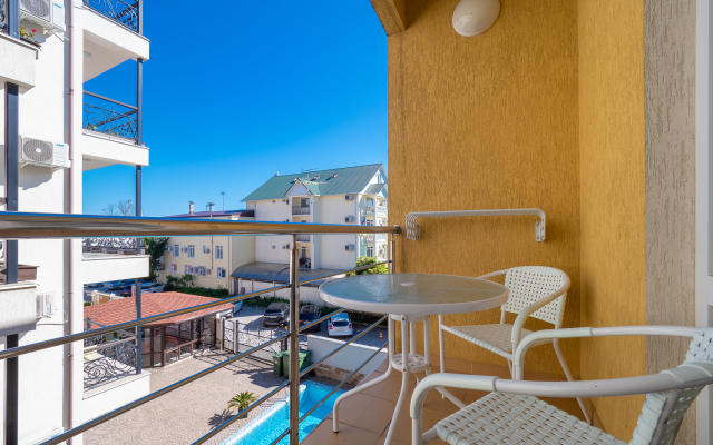 U Morya S Basseinom V ZhK Solnechnyij apt31 Apartments
