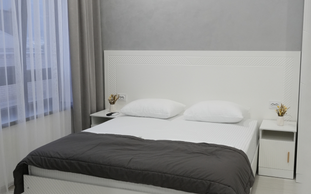 Апартаменты на Светлой 18 (306)