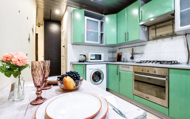 Natali na Metro  Sevastopolskaya prostornye Apartments