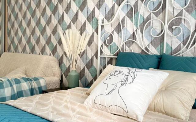 Sapfir s Zakrytym Dvorom, Ryadom s TTS Ostrov, Mat i Dity Apartments
