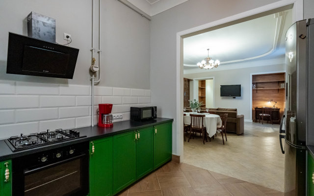 Kvartira pisatelya v tsentre Peterburga s besplatnoy parkovkoy apartments
