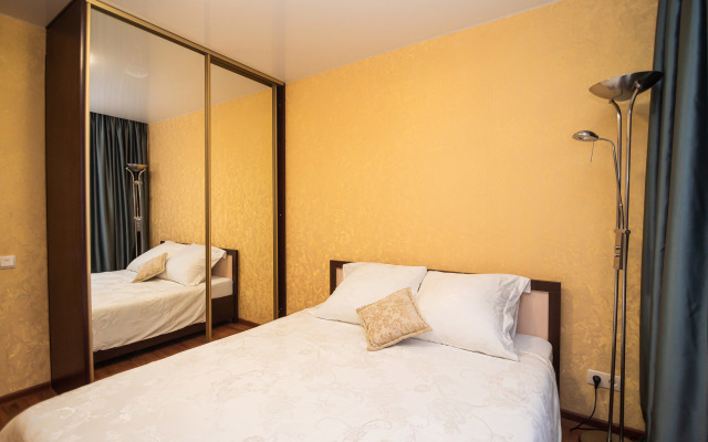 Trekhkomnatnaya v Tsentre ryadom s Galleria Minsk Flat