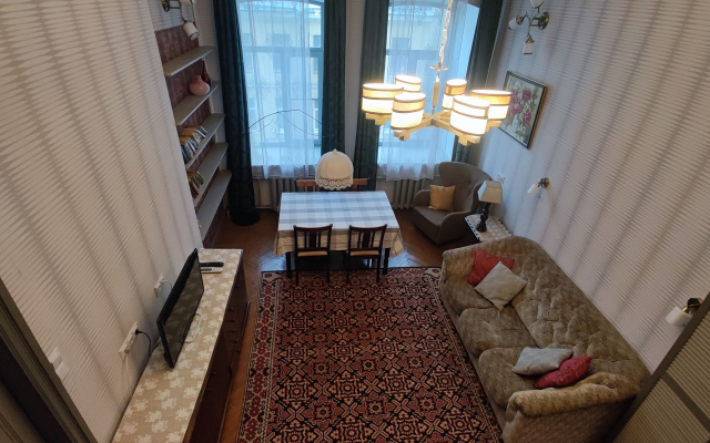 Prostornaya Uyutnaya v Tsentre Flat