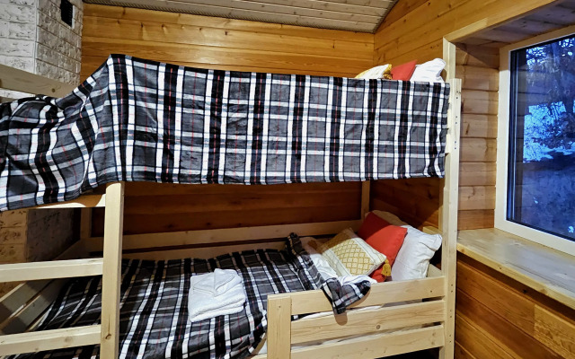 Dom s Basseynom i Plyazhem v sele Andreevka Chalet