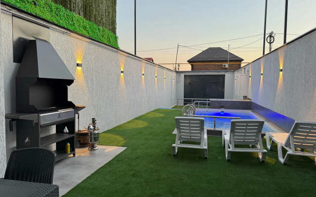 Гостевой дом Дом с бассейном на берегу