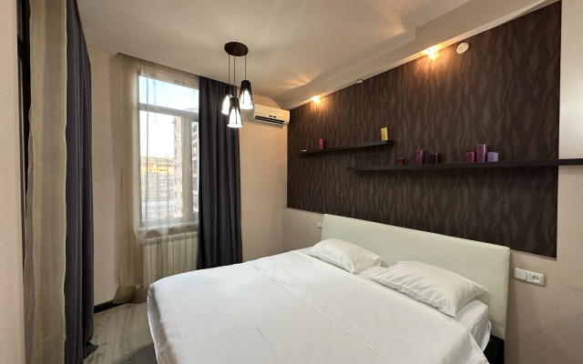 3-komn. ryadom s restoranom DIMOND, DI8210 Flat