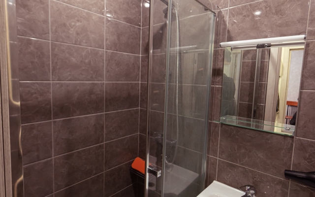 Na Shkolnoj Ulitse 10B Apartments
