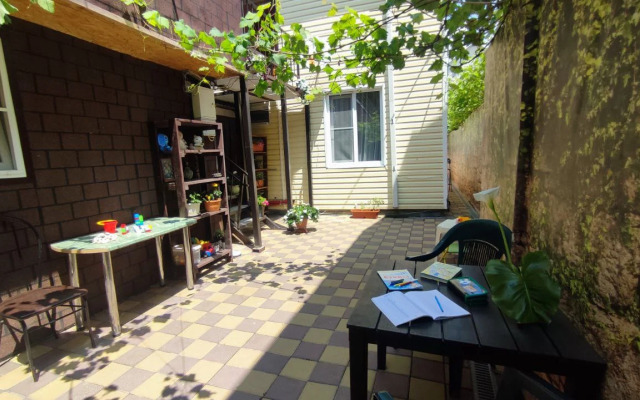 Polina Guest House