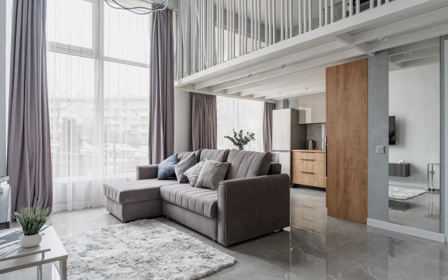 Dvukhurovnevaya S Panoramnymi Oknami Flat