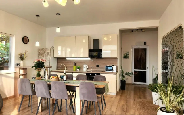 Частный дом Дом с бассейном