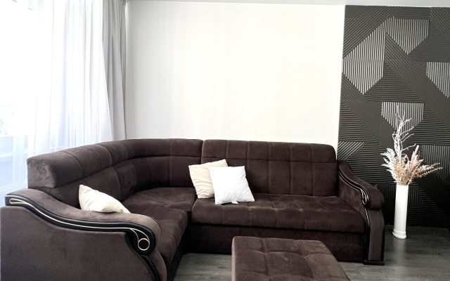 Dvukhkomnatnye Vozle ZhD I Naberezhnoy Apartments