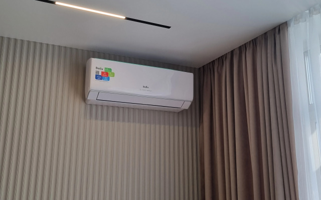 Uyutnye s Dizaynerskim Remontom Pr. Oktyabryskiy 30B Apartment