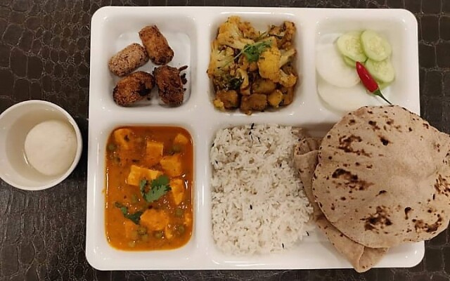 Shree Gopal Gayatri Lok Deluxe Hotel
