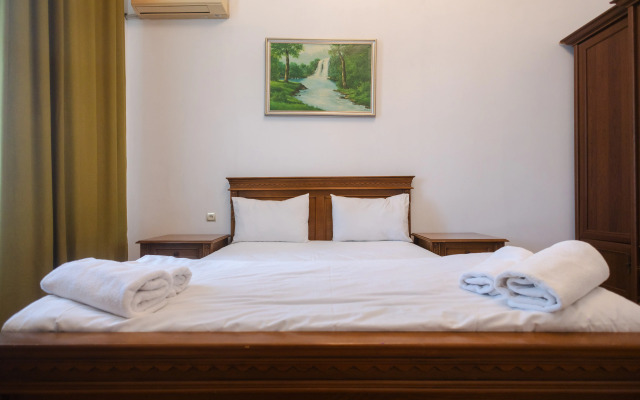 Dvukhspalnaya S Gostinnoy Komnatoy Na Torgovoy k5 Flat