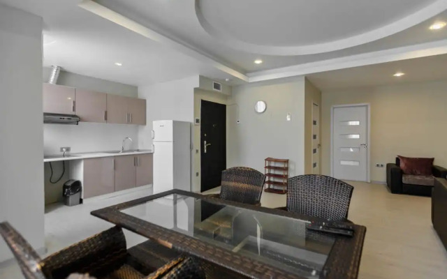 Отель Diplomat Suites