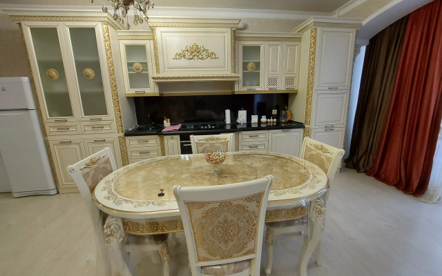 Апартаменты 5 Звезд на Шамиля Джикаева 5А-2