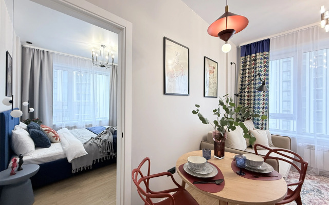 YARKIY DIZAYN, PANORAMA NA REKU PRYAMO S KROVATI Apartments