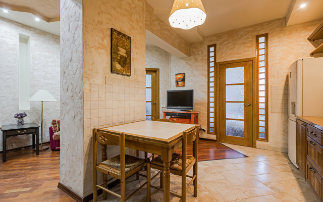 S vidom na Dvorets Respubliki Flat