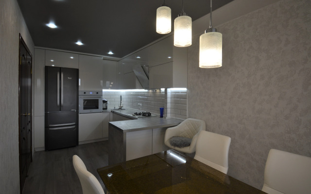 Квартира трёхкомнатная с двумя уборными лифтом и балконом