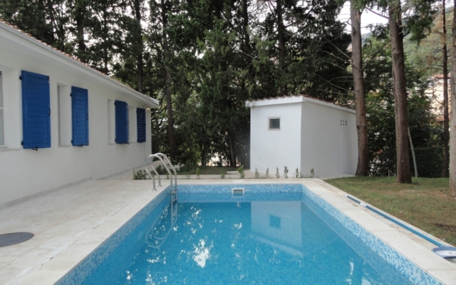 The House With Pool In Petrovac Guest House