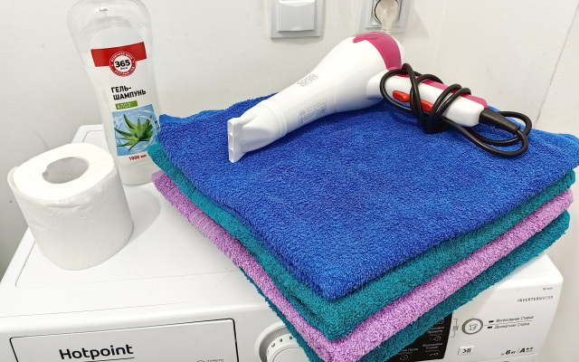Dvushka Derzkie Koty Milye Pyosiki Flat