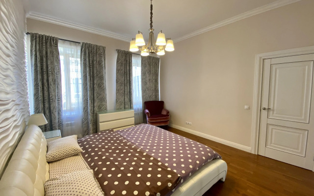 Апартаменты White House на Большой Морской Улице 11