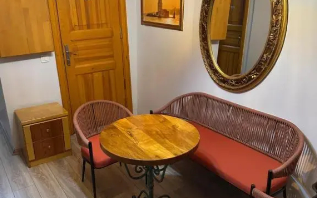 Отель Tree House