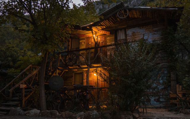 Kadir's Tree Houses