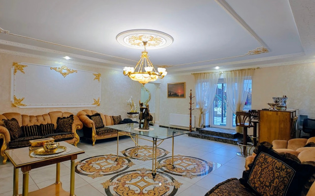 Отель Golden House