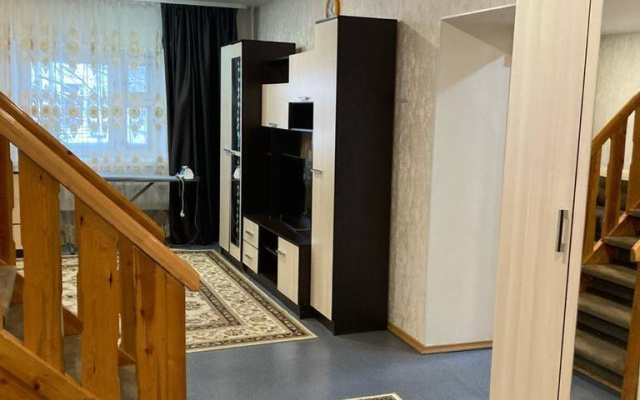 Castnyj Dom Dvuhetaznyj v Mikrorajone Vyngapurovskij