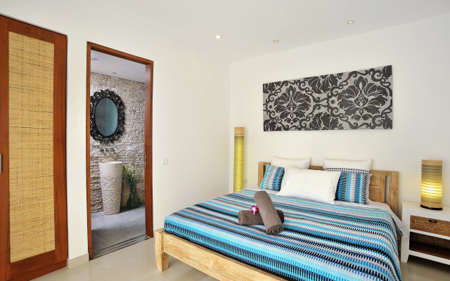 Flores Villa