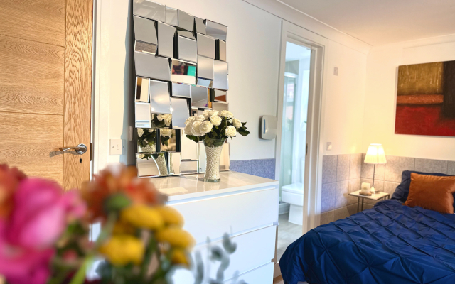 Damos Living - Superb Business En-Suite Studio Apartments