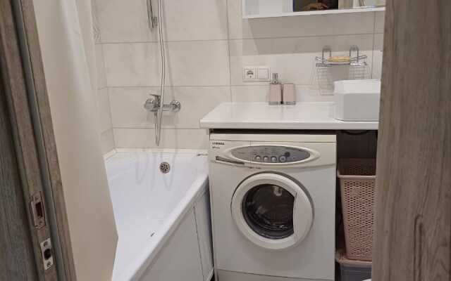 Uyutnaya Kvartira 1+ S Dizaynerskim Remontom Flat
