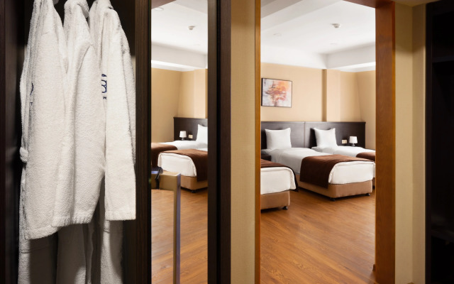Sephia Hotel