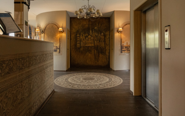 40 Meridian Arbat Hotel